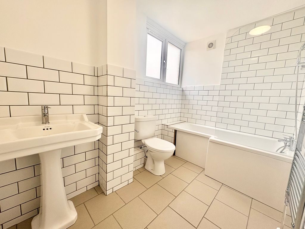 Property photo 2 of 8 Bathroom