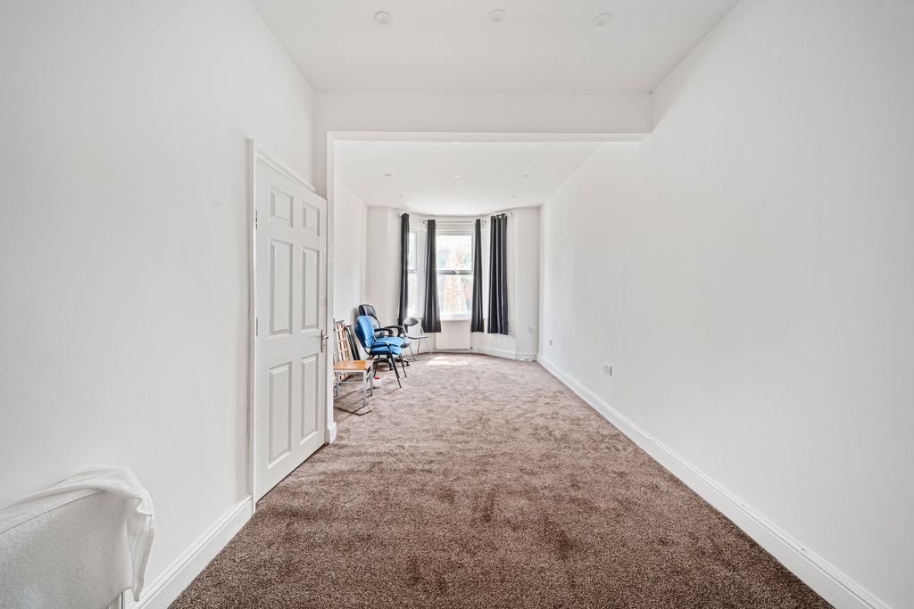 Property photo 3 of 35