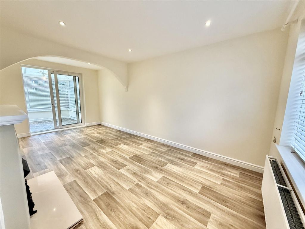 Property photo 3 of 13 Lounge/Diner