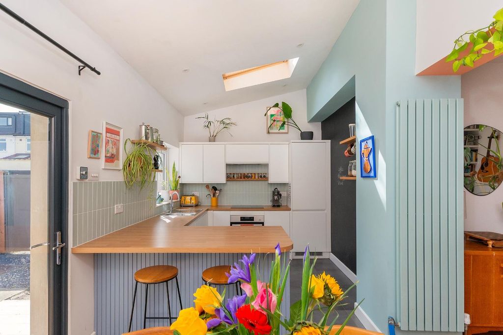 Property photo 3 of 37 1H8Afs - Kitchen Diner I.Jpg