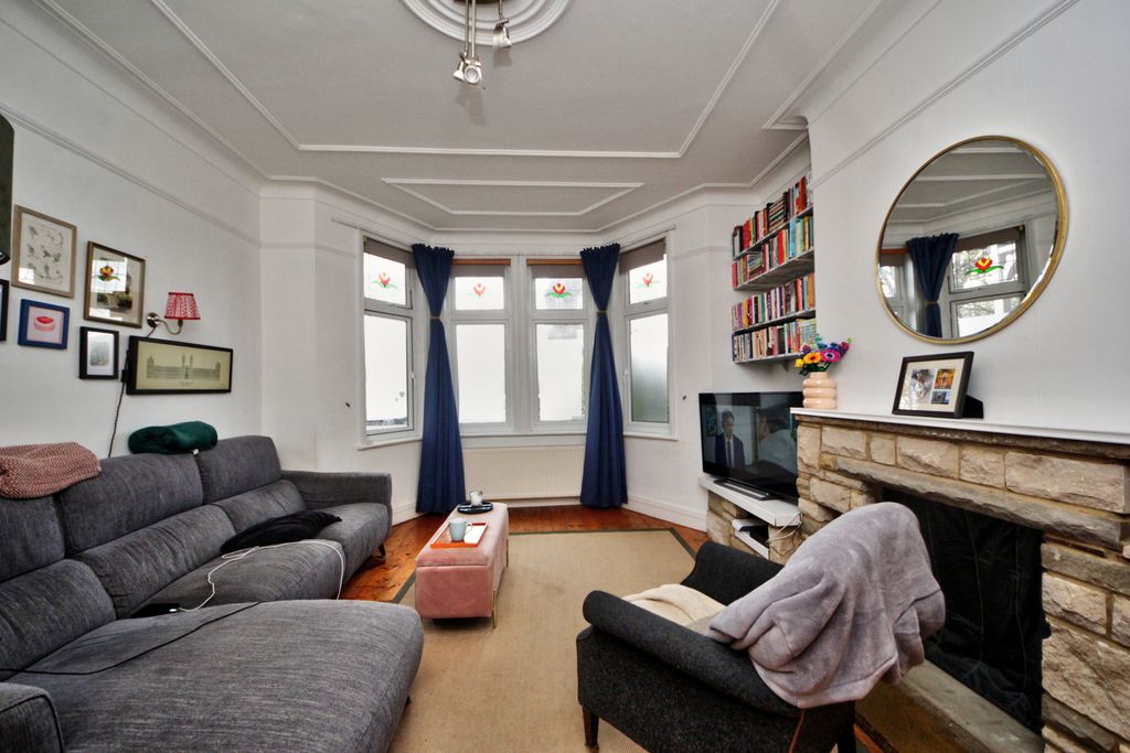 Property photo 1 of 5 1 Bedroom Ground Floor Apartment With Private Garden