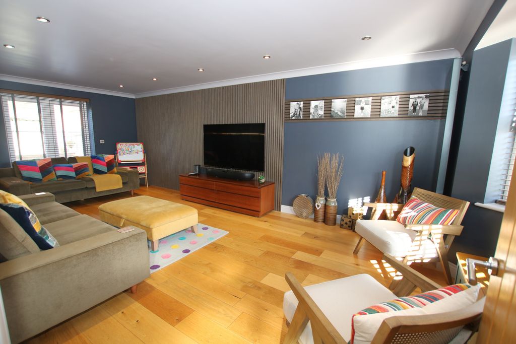 Property photo 2 of 19