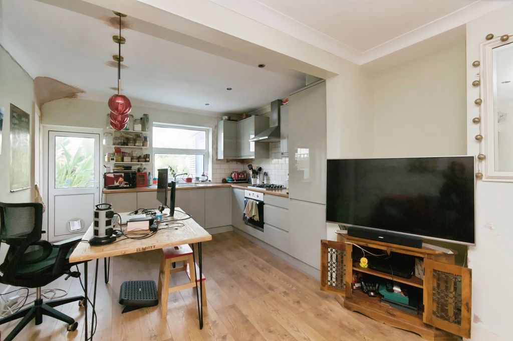 Property photo 2 of 25 Pbox-Img.Jpg