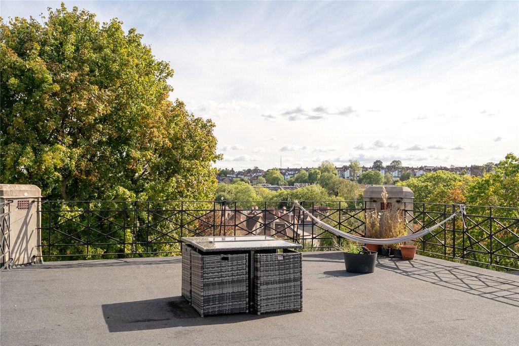 Property photo 3 of 23 Picture No. 10