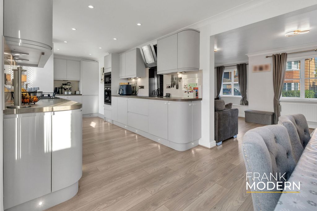 Property photo 3 of 29 Kitchen / Diner