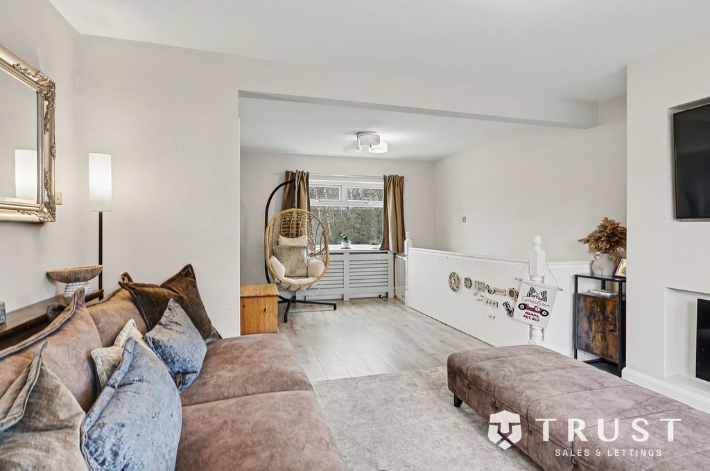 Property photo 3 of 35