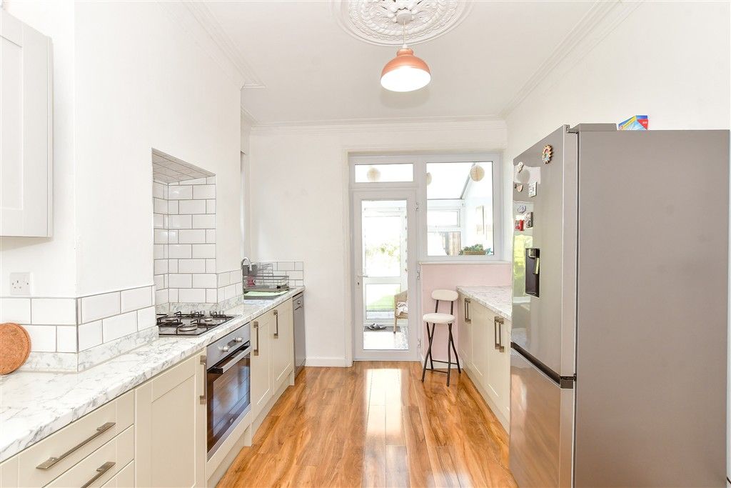 Property photo 2 of 11 Kitchen