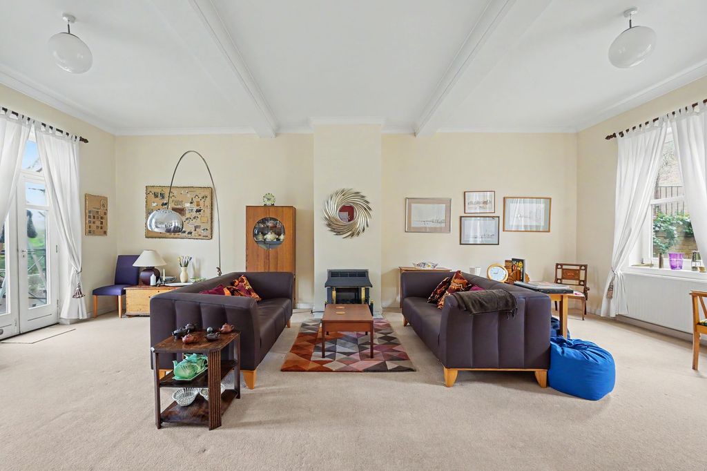 Property photo 3 of 48