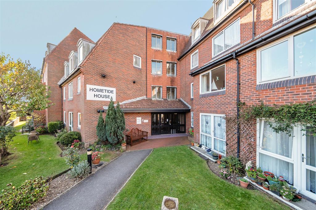 Property photo 1 of 11 Entrance
