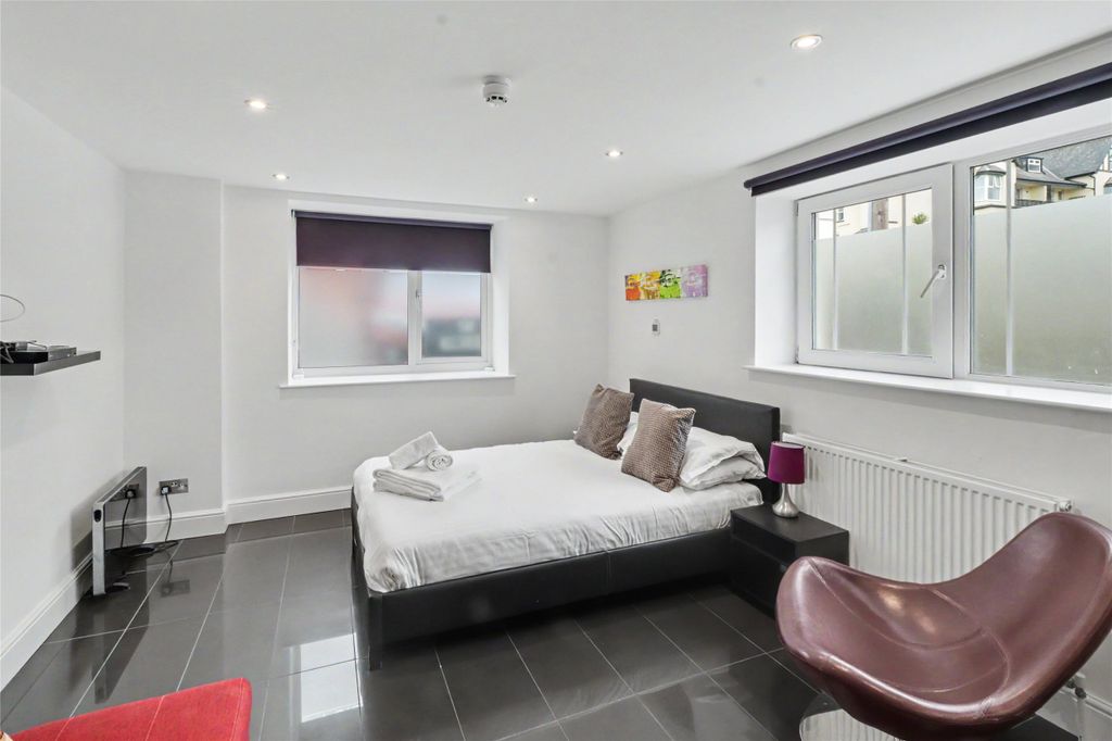 1 bed flat for saleBeach Road, Woolacombe, Devon EX34 photo 5