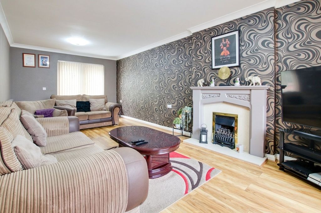 Property photo 2 of 26