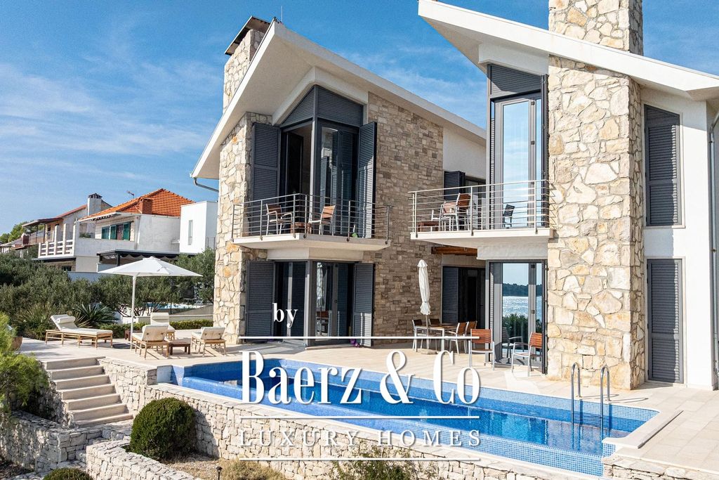 Property photo 2 of 35