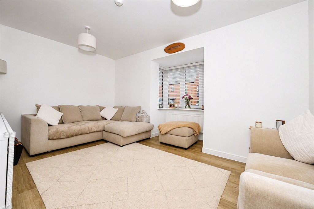 Property photo 3 of 15 Lounge