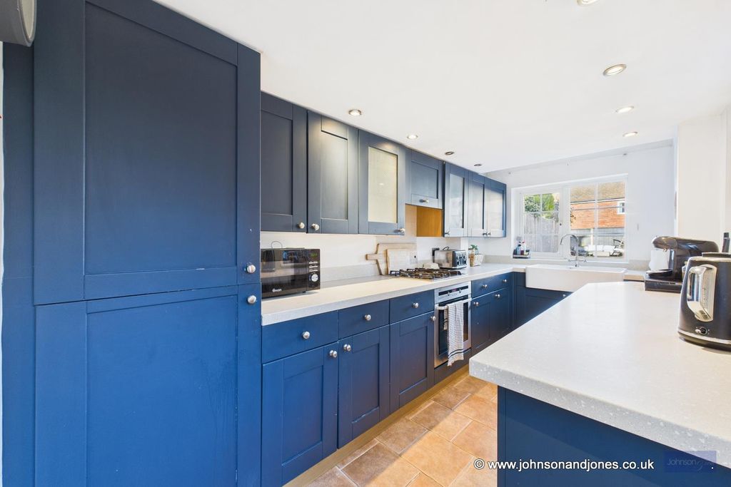 Property photo 2 of 18 6 Kitchen.Jpg