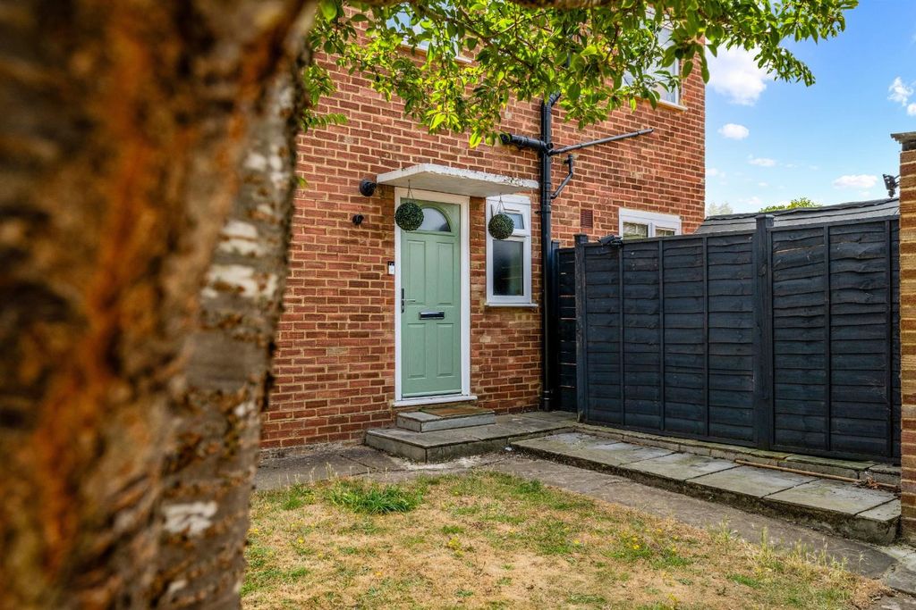 Property photo 1 of 14 Vernon Close