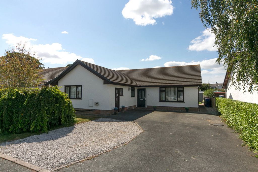 Property photo 2 of 31