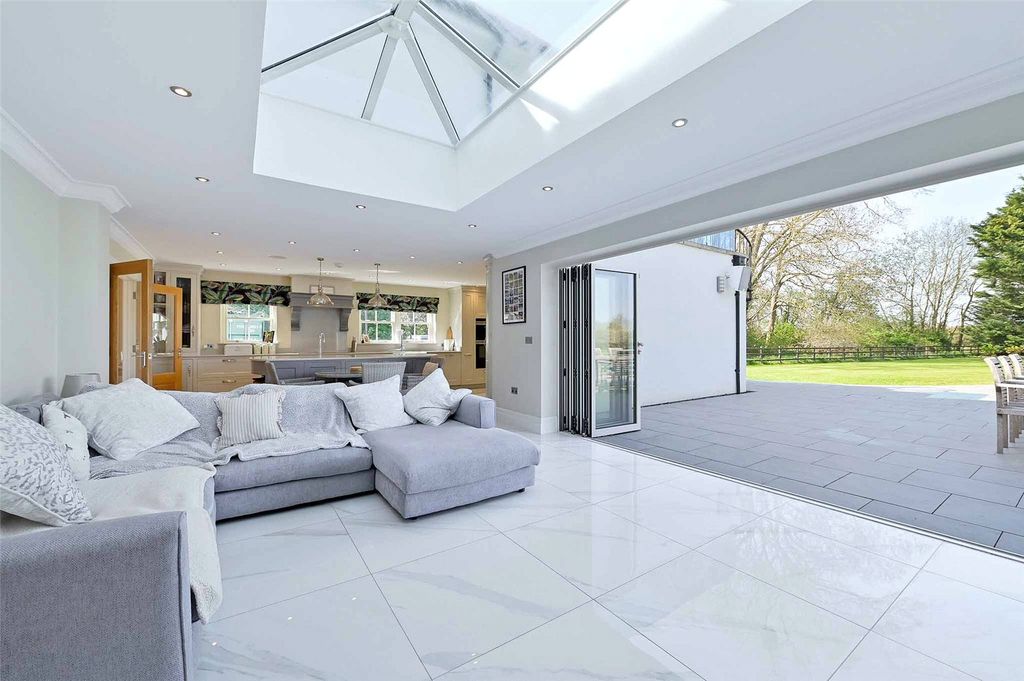 Property photo 2 of 25 Sitting Room