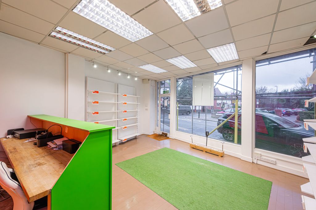 Property photo 3 of 7 Muswell Hill Broadway 516-004