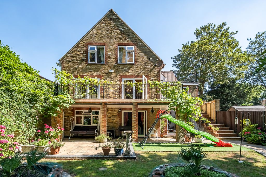 Property photo 1 of 11
