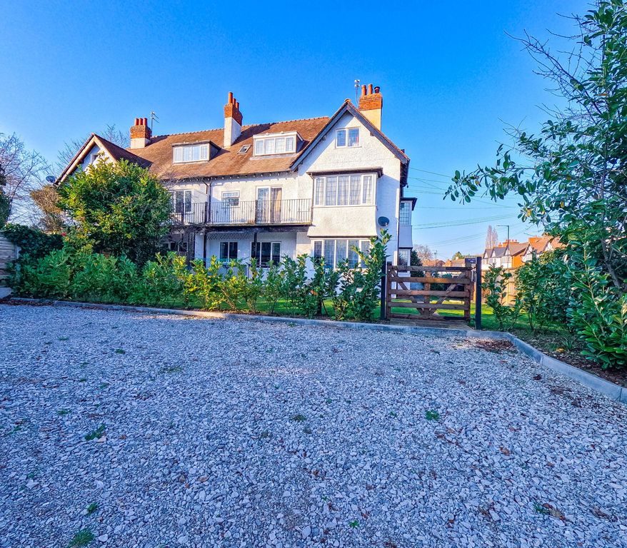 Property photo 3 of 35