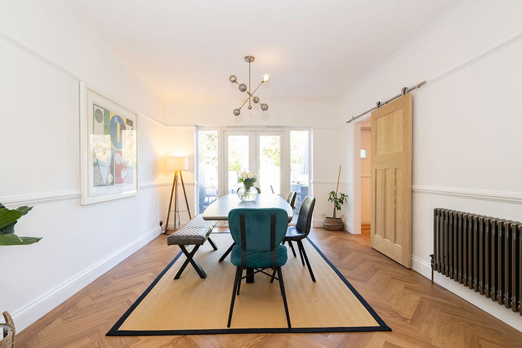 Property photo 2 of 30