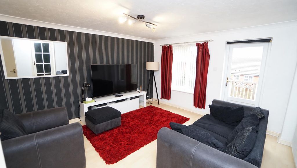 Property photo 2 of 21 Lounge.Png