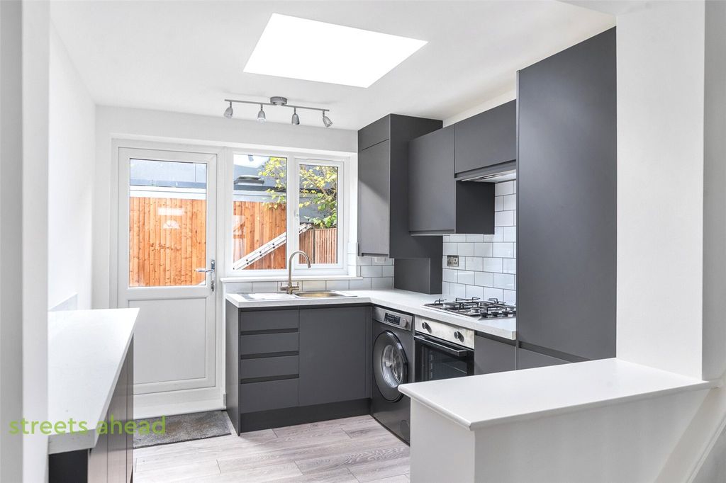 Property photo 2 of 20 Picture No. 15