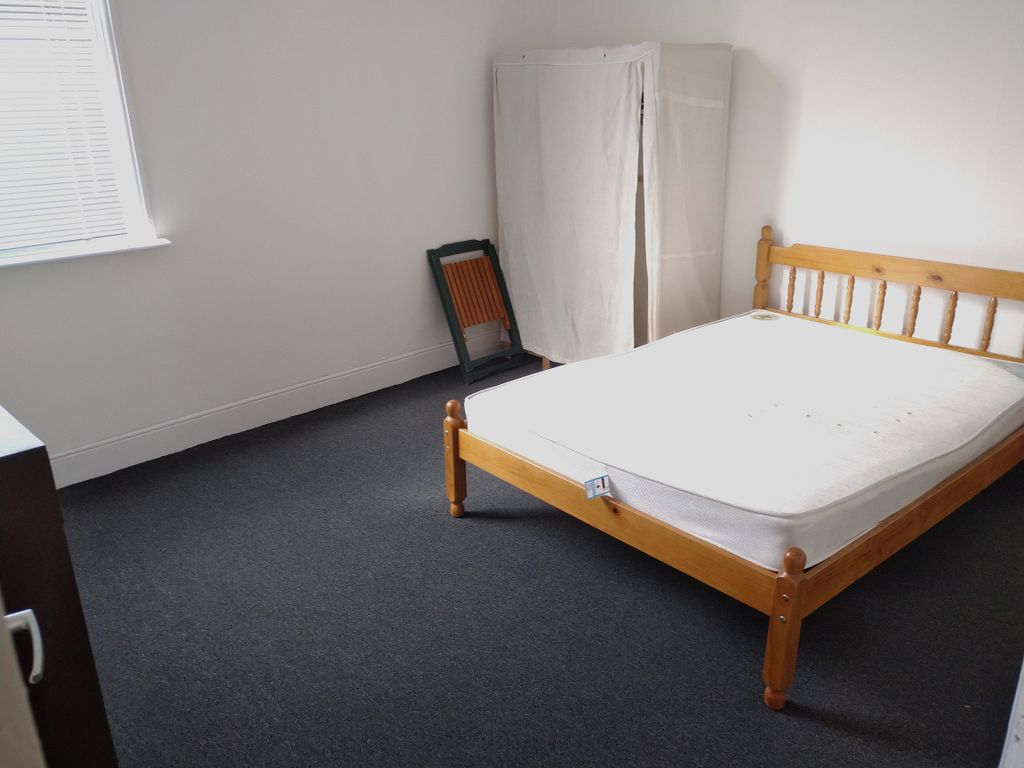 Property photo 1 of 9 Cover