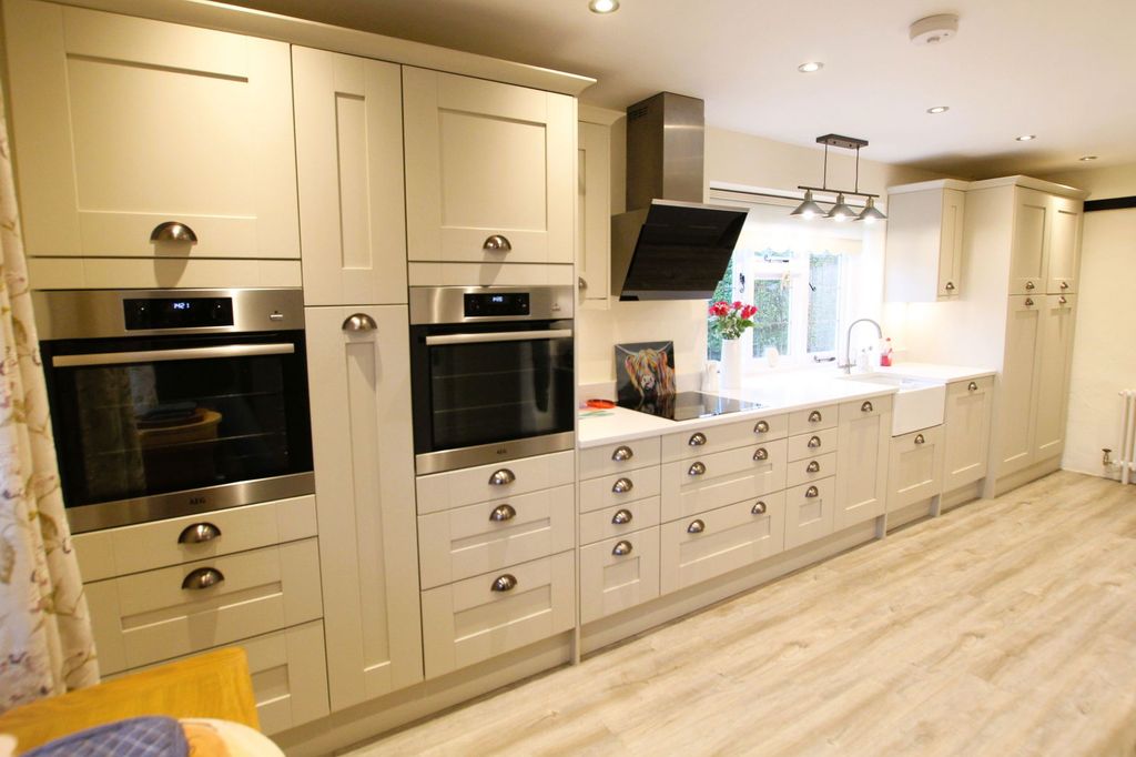 Property photo 2 of 25