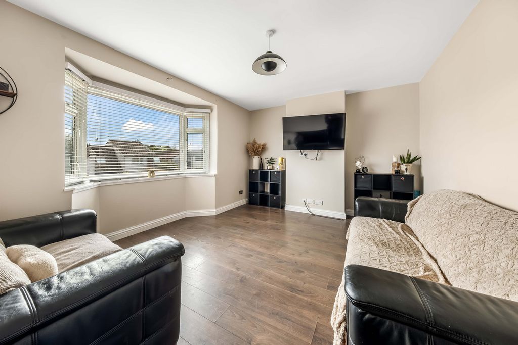 Property photo 2 of 31