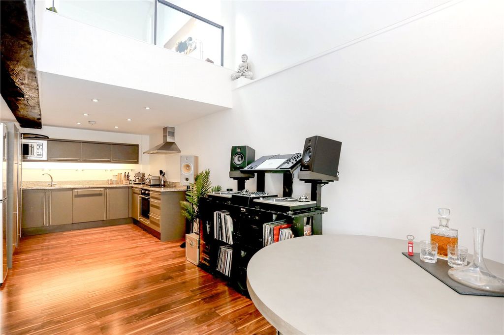 Property photo 3 of 11 Kitchen/Dining Area