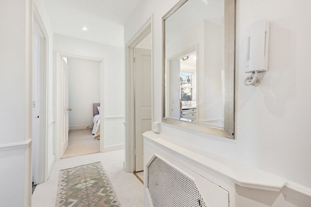 Property photo 3 of 12 Hallway