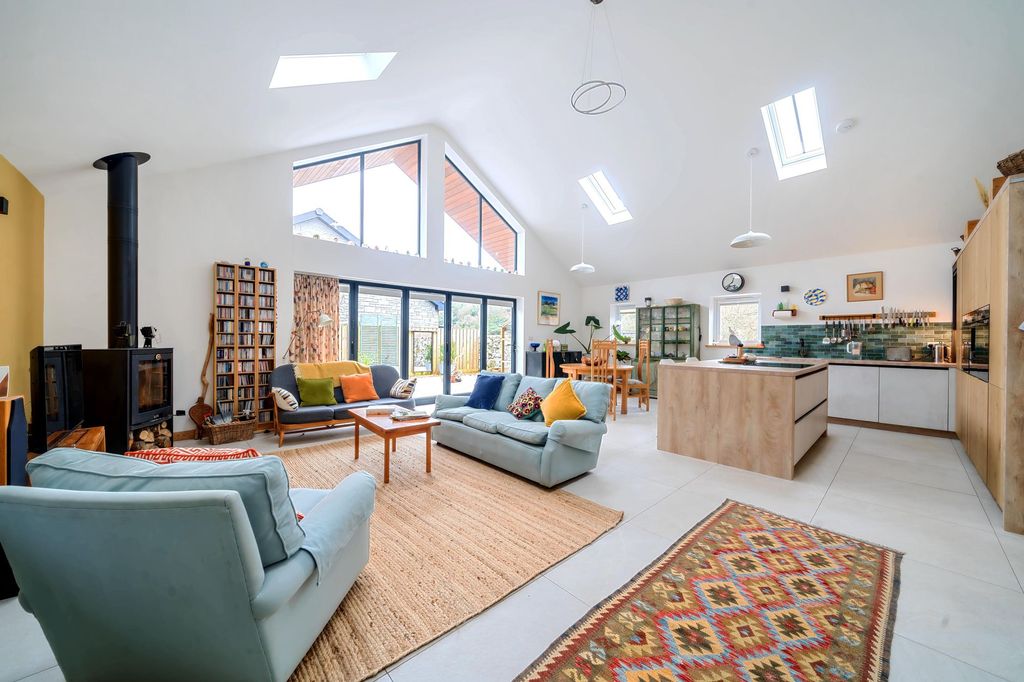 Property photo 3 of 20 Photo 23