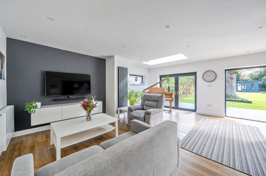 Property photo 3 of 18 1442086-12-69E5F6...