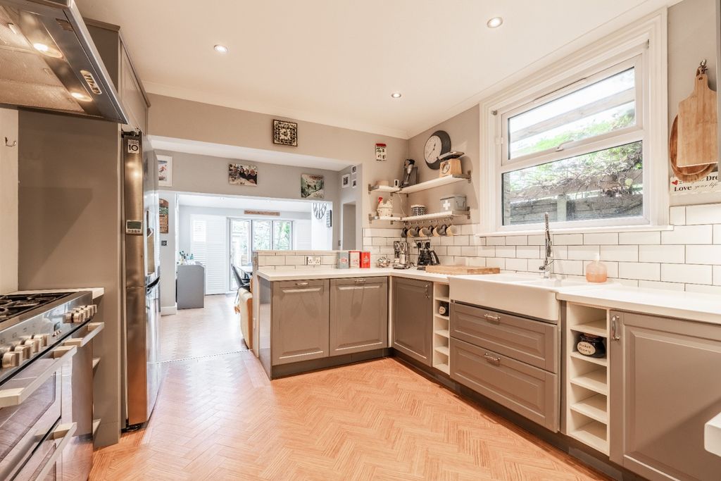 Property photo 3 of 46 4582793