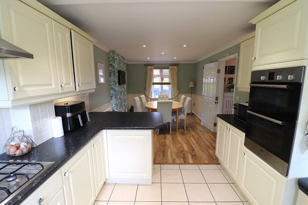 Property photo 3 of 25 Picture No. 02