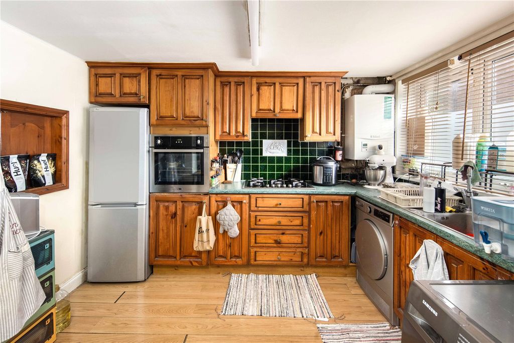 Property photo 3 of 25 Kitchen