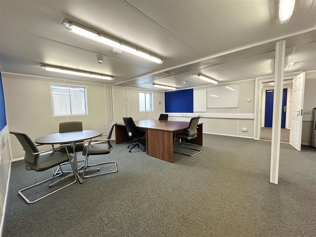 Property photo 2 of 11 Office Space