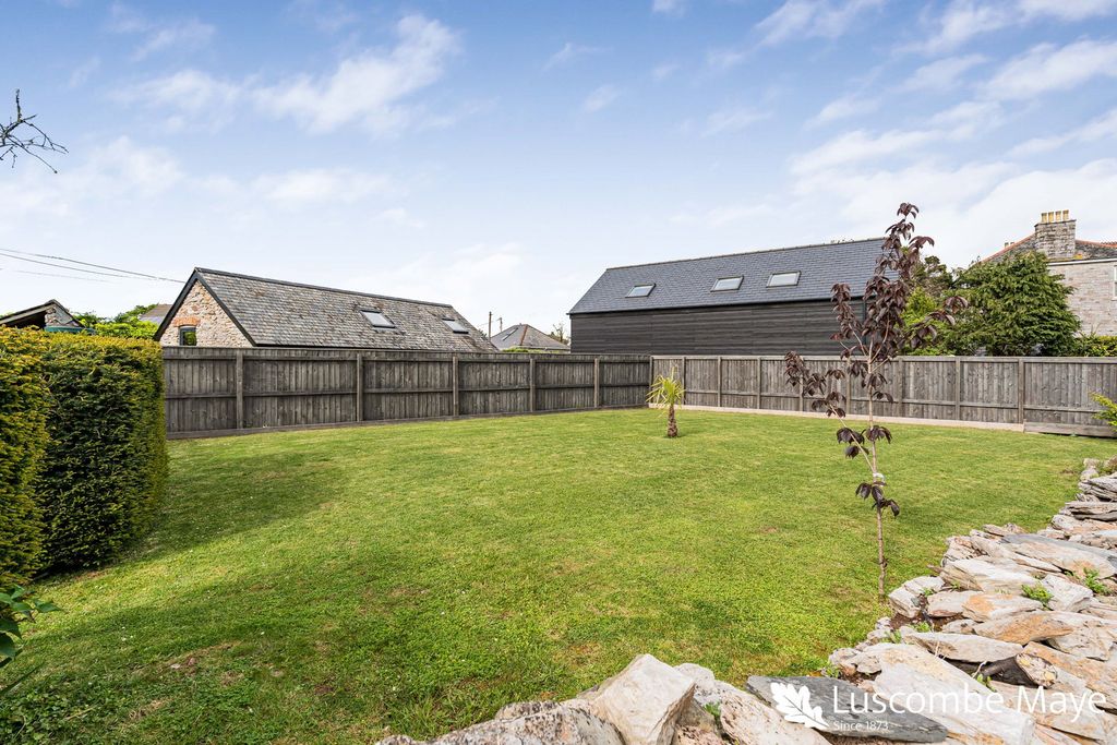 Property photo 2 of 33