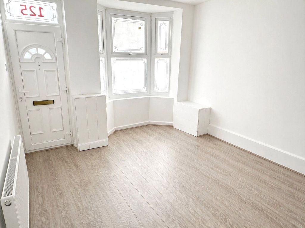 Property photo 2 of 9 Picture No. 06