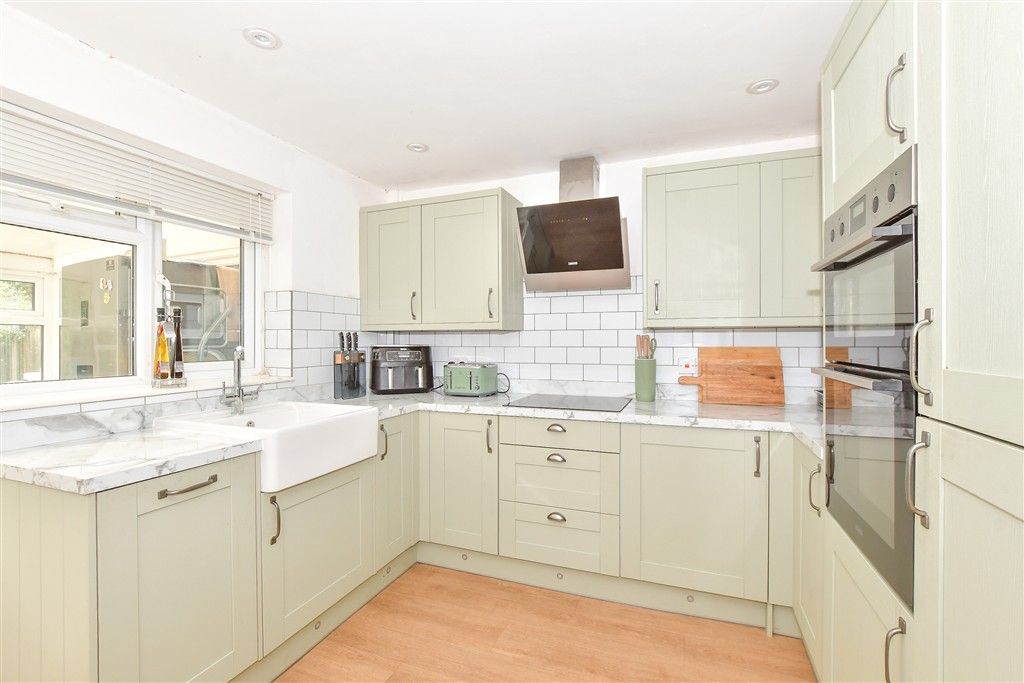 Property photo 2 of 10 Kitchen