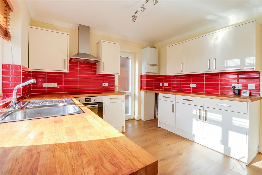 Property photo 3 of 23