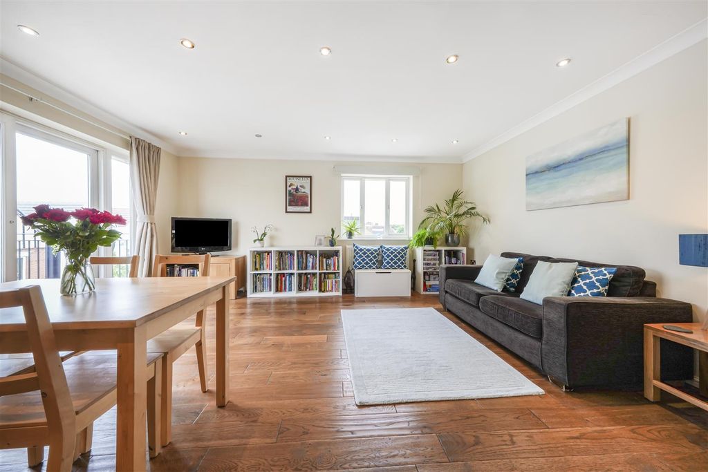 Property photo 2 of 11 2