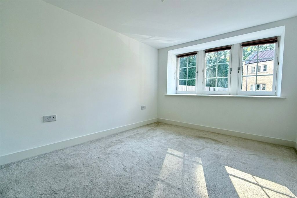 Property photo 3 of 8 Picture No. 12