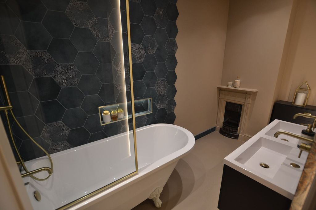 Property photo 3 of 43