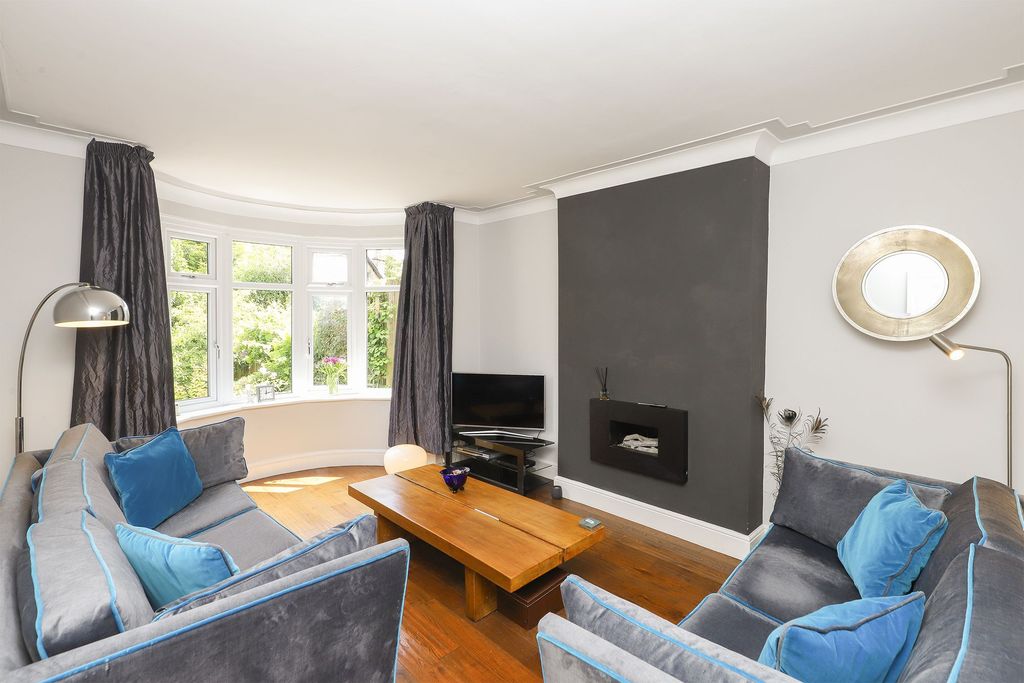 Property photo 3 of 31