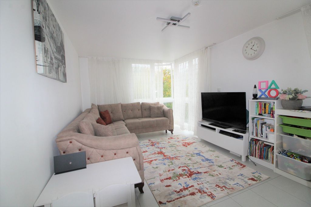 Property photo 2 of 6