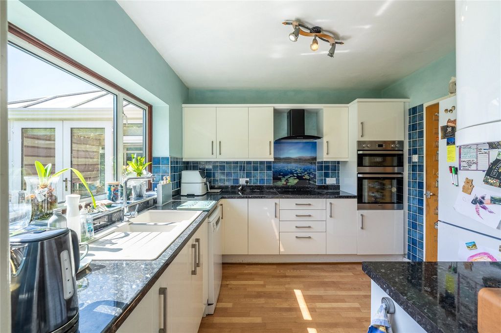 Property photo 2 of 32 Picture No. 23