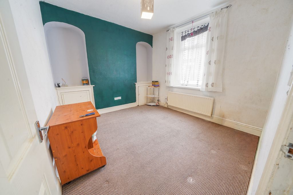 Property photo 3 of 20 1