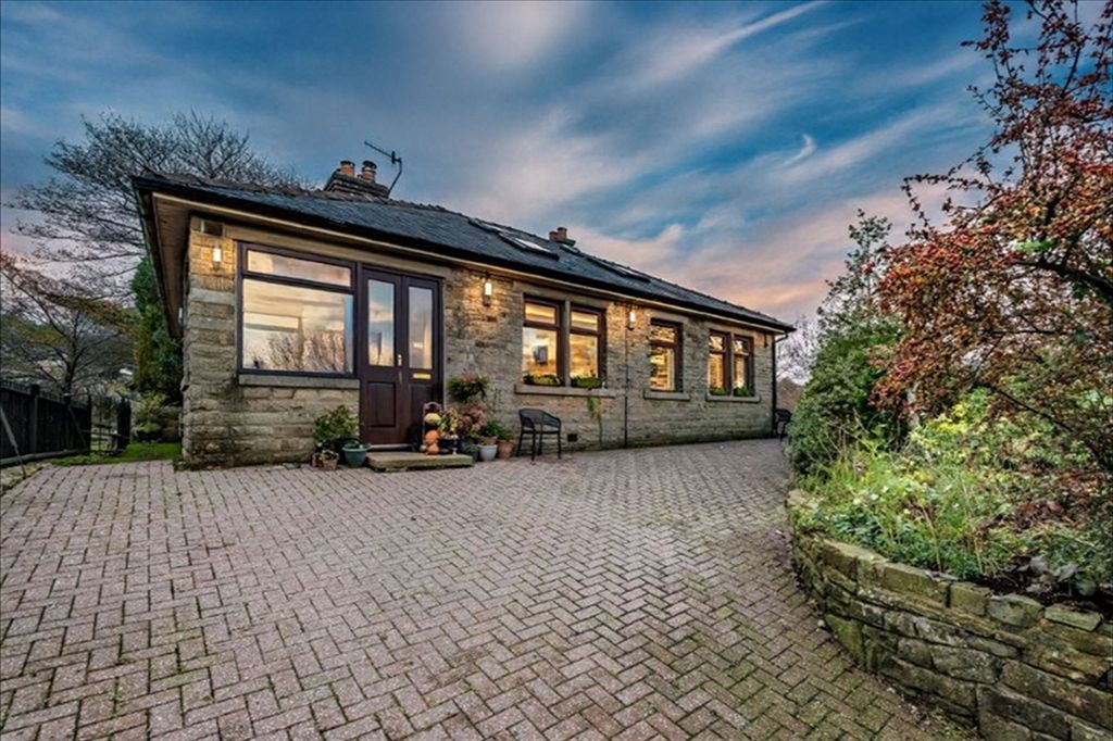 Property photo 1 of 32 (Main)